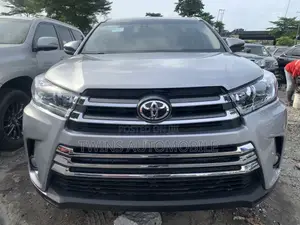 Toyota Highlander Limited 4dr SUV AWD (3.5L 6cyl 6A) 2015 Silver