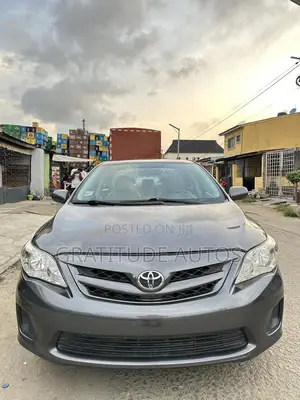 Toyota Corolla LE 4dr Sedan (1.8L 4cyl 4A) 2012 Gray