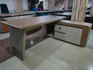 Exclusive Design of Office Table With Extention