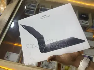 Apple iPad Pro M5 Keyboard !!