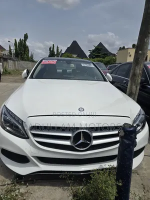 Mercedes-Benz C300 Base AWD 4Matic Sedan (2.0L 4cyl 7A) 2015 White