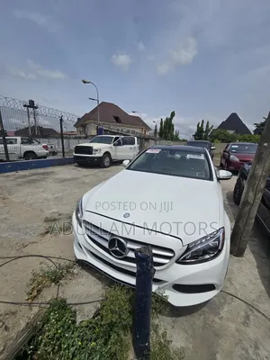 Mercedes-Benz C300 Base AWD 4Matic Sedan (2.0L 4cyl 7A) 2015 White