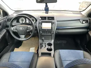 Toyota Camry SE w/Special Edition Pkg (2.5L 4cyl 6A) 2016 White