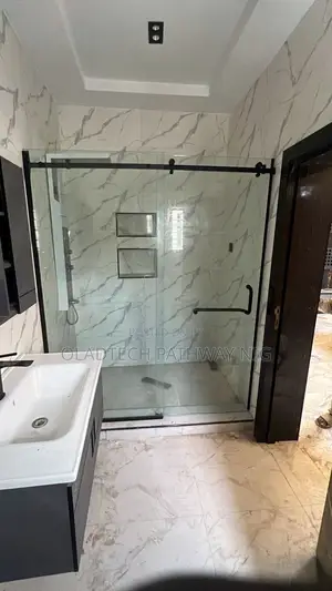 Glass Toilet Cubicle (Black Accessories)