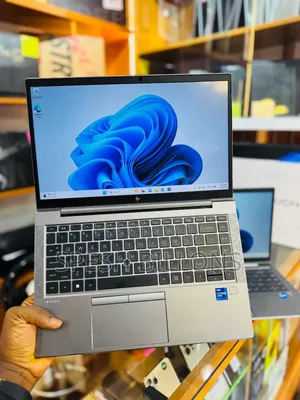 New Laptop HP ZBook Firefly 14 G7 16GB Intel Core i7 SSD 256GB