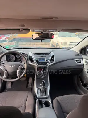 Hyundai Elantra Sport Sedan FWD (2.0L 4cyl 6A) 2016 White