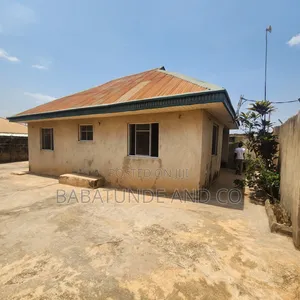 2bdrm Bungalow in Apata for sale