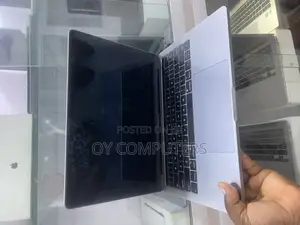 Laptop Apple MacBook Pro 2018 16GB Intel Core i5 SSD 512GB