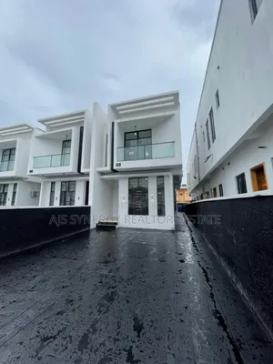 4bdrm Duplex in Chevron for sale