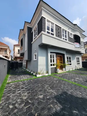 5bdrm Duplex in Chevron for sale