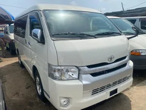 Toyota HiAce 2013 White