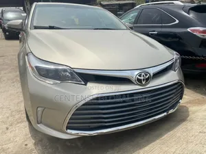 Toyota Avalon Limited 4dr Sedan (3.5L 6cyl 6A) 2015 Gold
