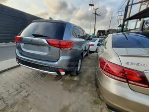 Mitsubishi Outlander SE AWC 2018 Gray