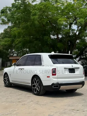 Rolls-Royce Cullinan Black Badge 2022 White