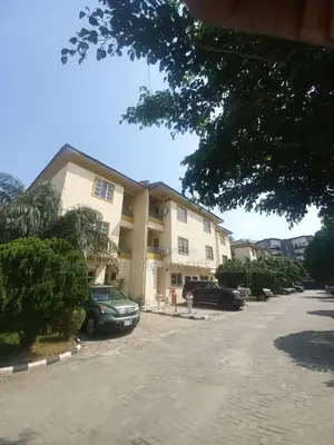 4bdrm Townhouse / Terrace in Lekki Phase 1 for rent