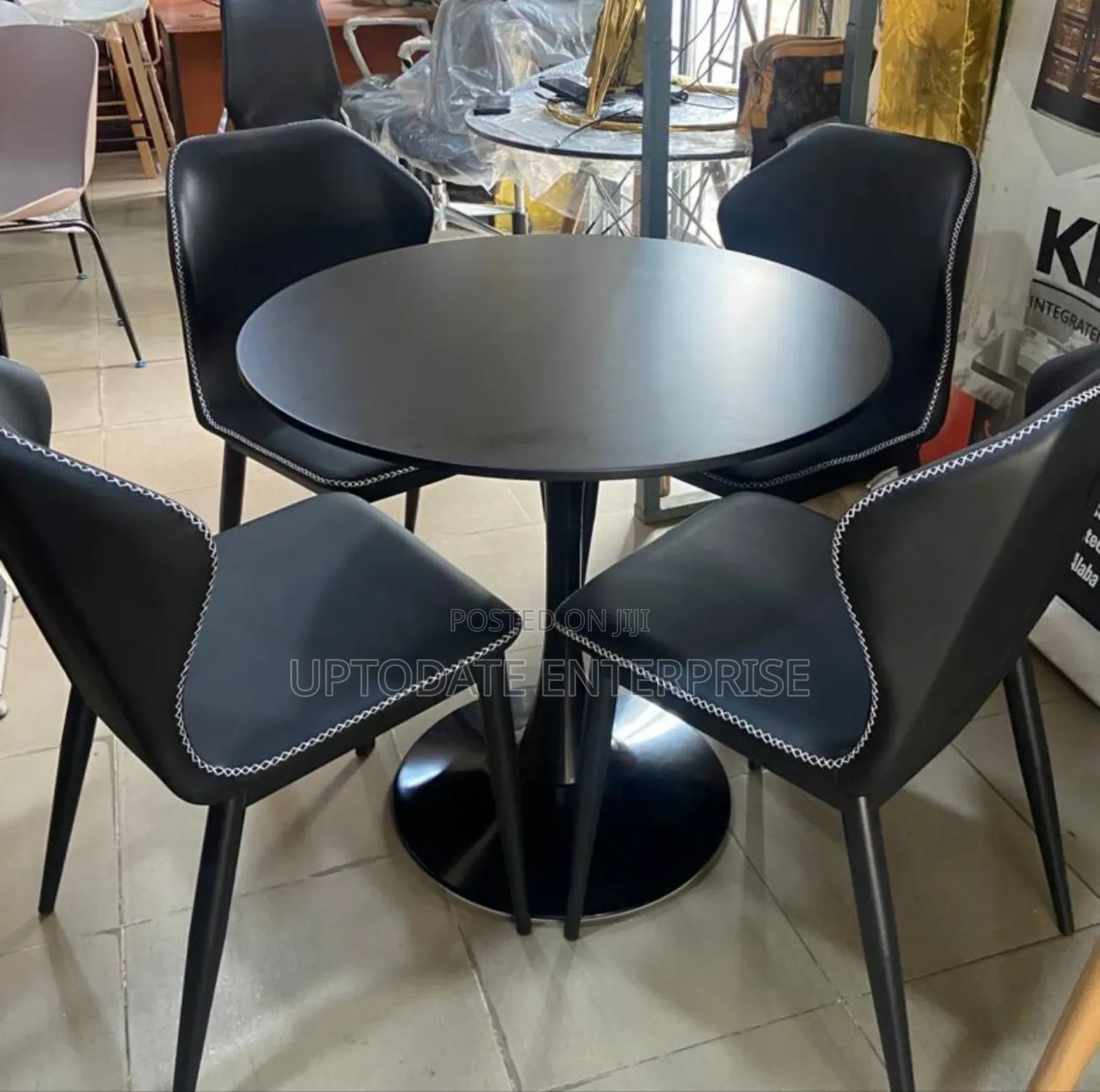 Round Table For 4 Seaters Set
