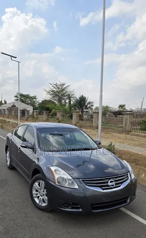 Nissan Altima 2011 Gray