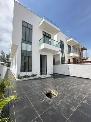 5bdrm Duplex in Ikota for sale