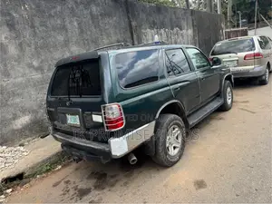 Toyota 4-Runner 2000 Green