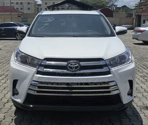 Toyota Highlander XLE V6 4x4 (3.5L 6cyl 6A) 2016 White