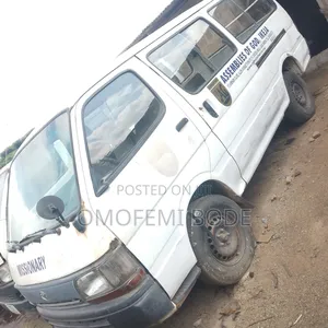 Toyota HiAce 2005 White