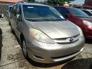 Toyota Sienna 2007 Gold