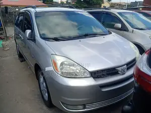 Toyota Sienna 2005 Silver
