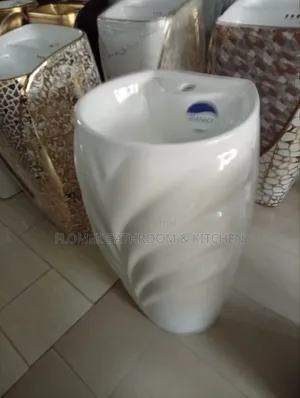 Luxury Pedestal Wash Hand Basin – Modern Twisted Design
