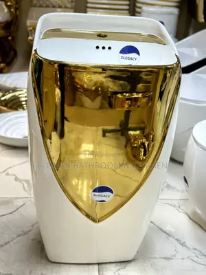 Luxury White & Gold Standing Basin – Elegant Bathroom Centerpiece