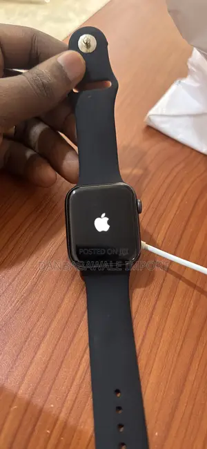 Uk Used Apple Watch Se 44mm Very Clean