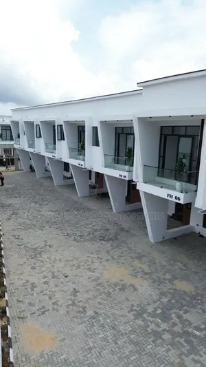 3bdrm Duplex in Ikota for sale