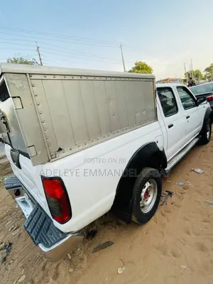 Nissan Hardbody 2012 White