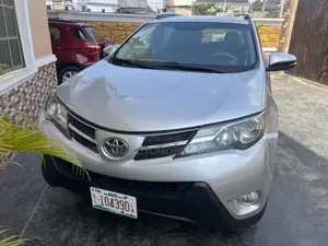 Toyota RAV4 Limited 4dr SUV AWD (2.5L 4cyl 6A) 2014 Silver