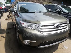 Toyota Highlander Limited 3.5l 4WD 2013 Green