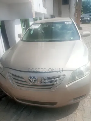 Toyota Camry LE V6 4dr Sedan (3.5L 6cyl 6AM) 2009 Gold