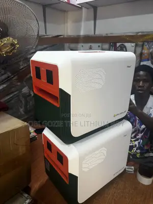 3600 + 2200w Cola Solar Lithium Battery Solar Gen Power Station