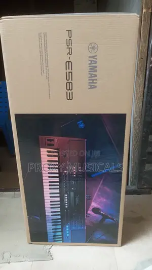 E583 Yamaha Professional Keyboard