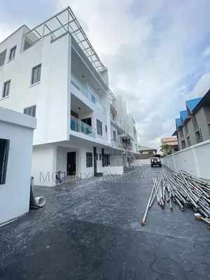 4bdrm Apartment in Lekki Phase 1 for rent