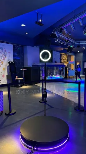 We Create Memories With Our 360 Photo Booth!