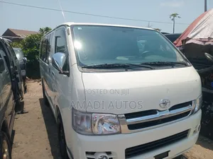Toyota HiAce 2015 White