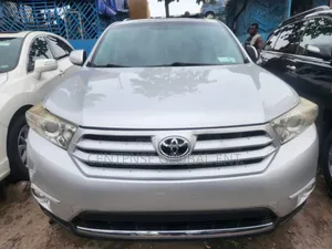 Toyota Highlander SE 2012 Silver
