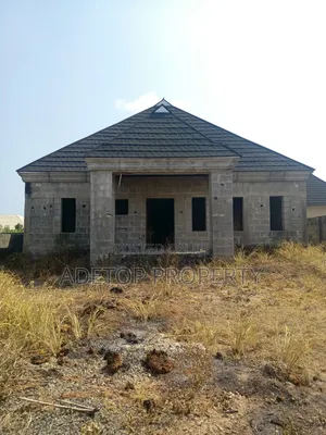 5bdrm Bungalow in Unilag Estate, Ijede / Ikorodu for sale
