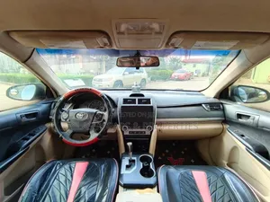 Toyota Camry SE 4dr Sedan (2.5L 4cyl 6A) 2012 Gold
