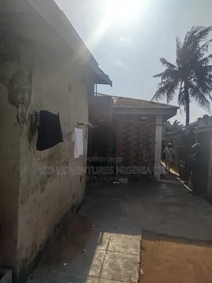 3bdrm Bungalow in Isuti Rd, Igando / Ikotun/Igando for sale