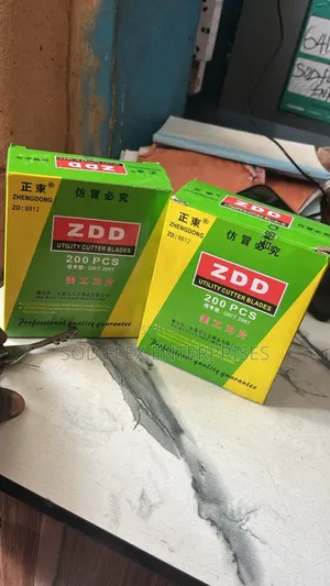200 Pieces Utility Cutter Blades