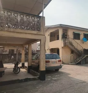 3bdrm Block of Flats in Adekunle Kuye, Aguda / Surulere for sale
