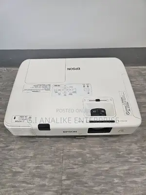 Epson 1960 5000 Lumens 3lcd Crystal Projector
