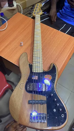 Fender Active Jazz Bass Guitar 5 Strings Squire Affinity Series