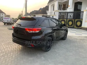 Toyota Highlander SE 4x4 V6 (3.5L 6cyl 8A) 2017 Black
