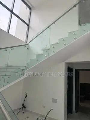 Staircase Side Design 10mm Tempered Plain Glass
